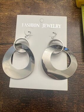 Fashion Jewelry Shiny Silver Interlocking Hoop Earrings